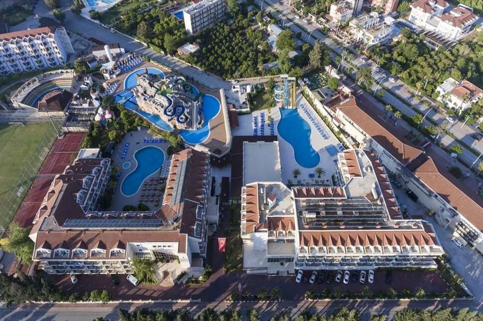 Een foto van de buitenkant van Kemer Dream Hotel