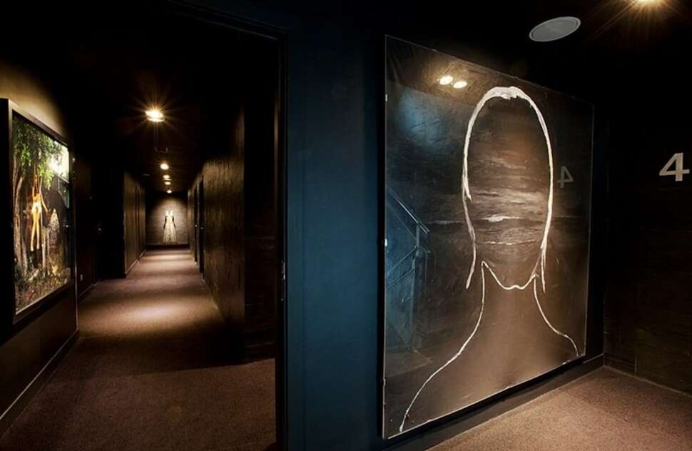 Een foto van het interieur van HM Jaime III