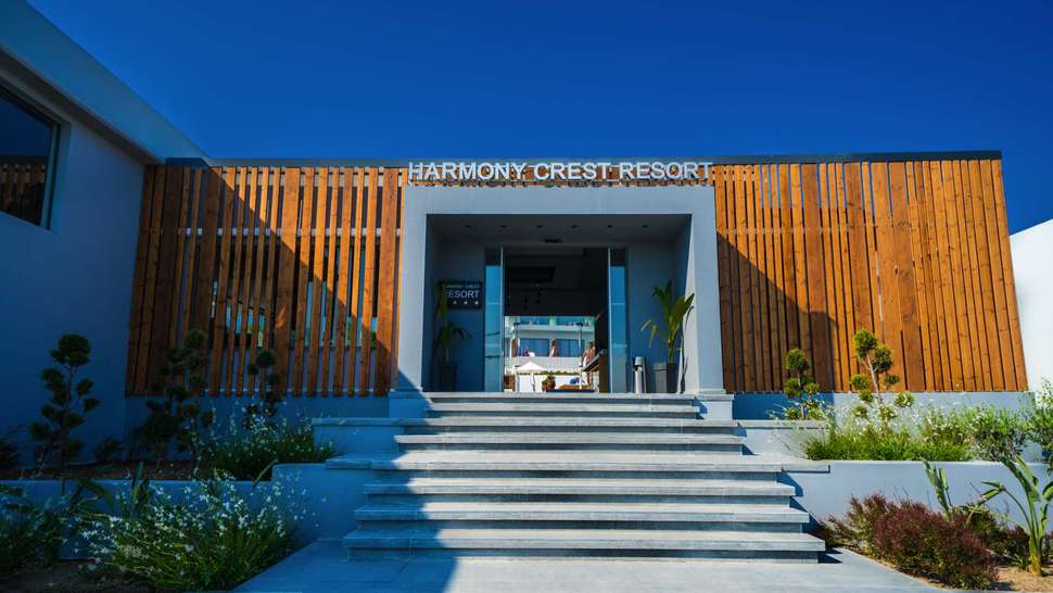 Een foto van de buitenkant van Harmony Crest Resort & Spa