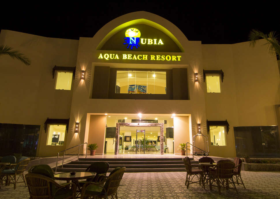 Een foto van de buitenkant van El Karma Aqua Beach Resort