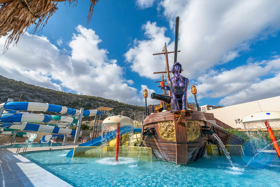 Een foto van het zwembad bij Cactus Beach Hotel & Bungalows