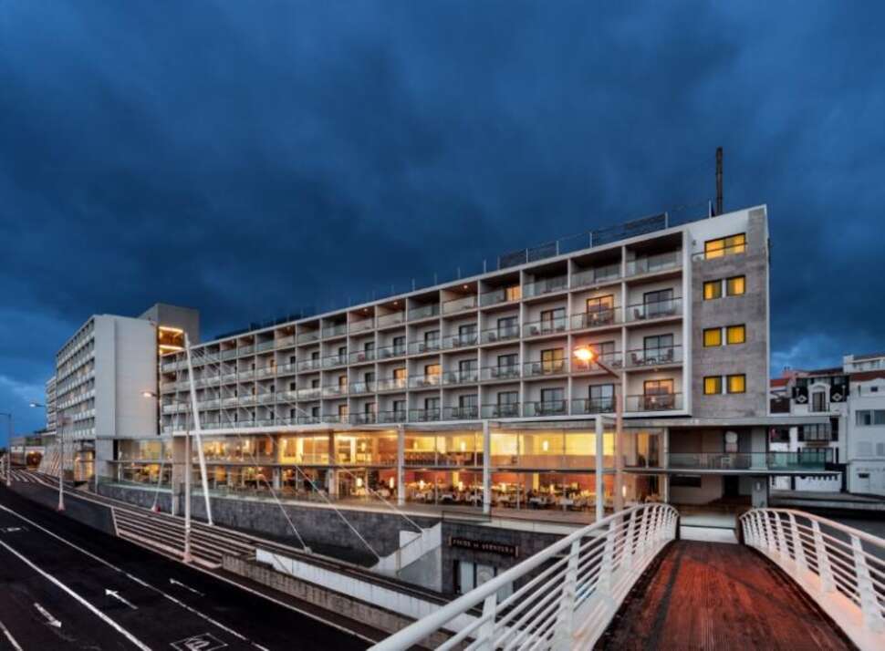 Ein Foto von der Außenansicht des Hotel Marina Atlantico