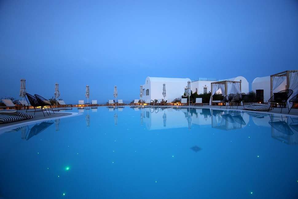 Een foto van het zwembad bij Astro Palace Hotel & Suites