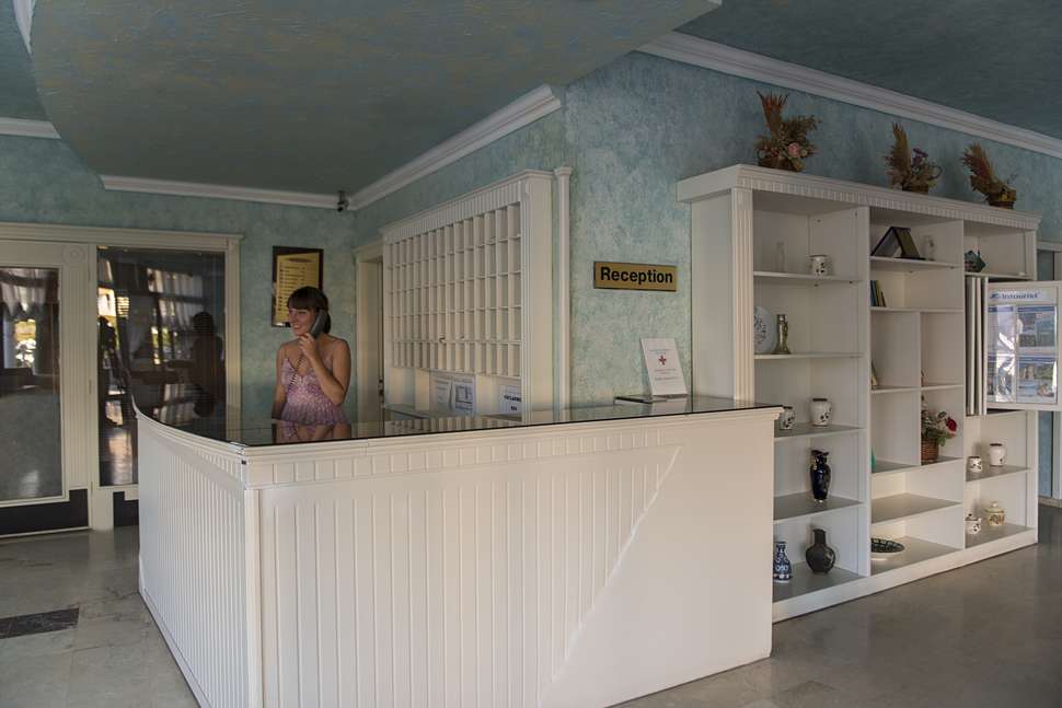 Een foto van het interieur van Class Beach Hotel