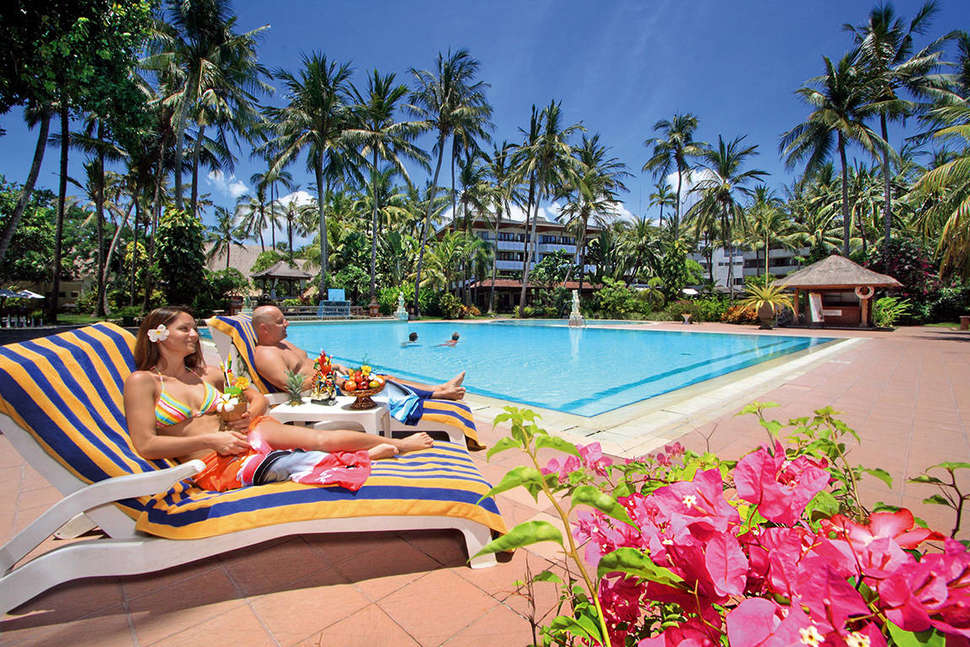 Een foto van het zwembad bij Prama Sanur Beach Bali