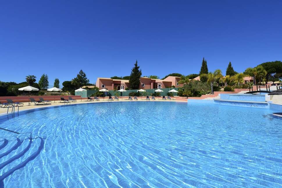Een foto van het zwembad bij Pestana Vila Sol Golf Vilamoura
