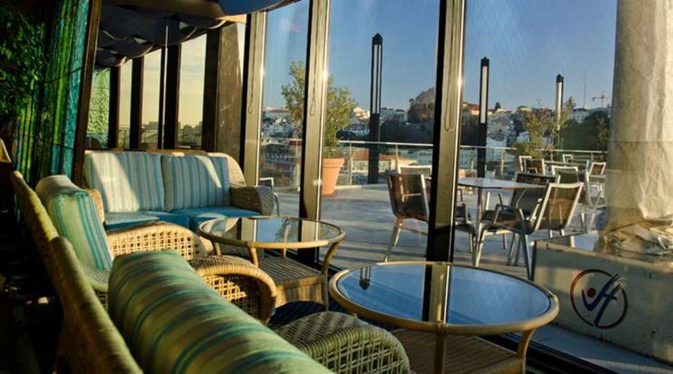 Een foto van het interieur van VIP Executive Eden Aparthotel