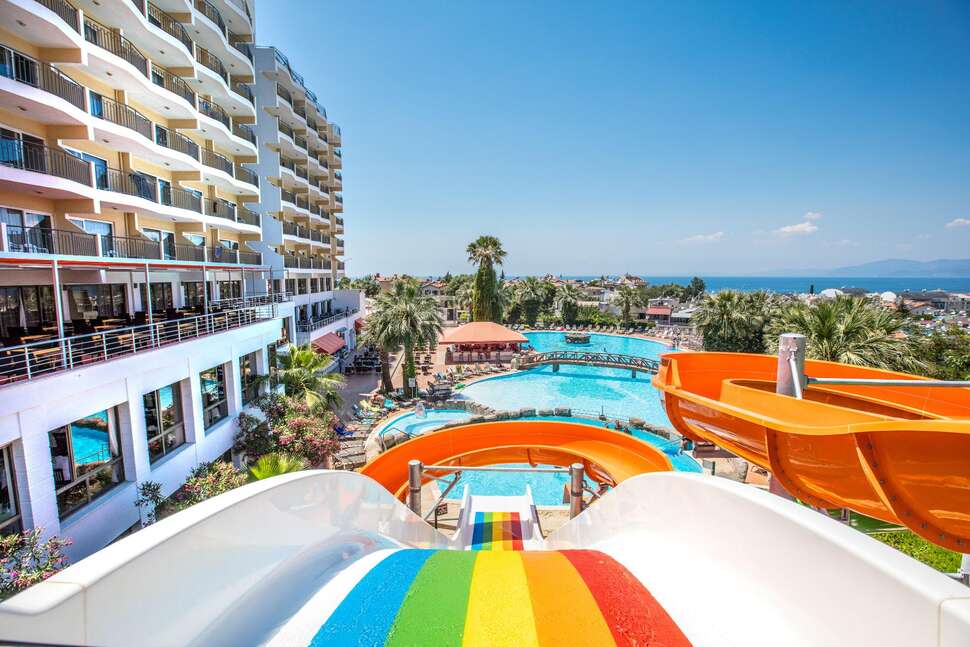 Een foto van het zwembad bij Palmin Hotel