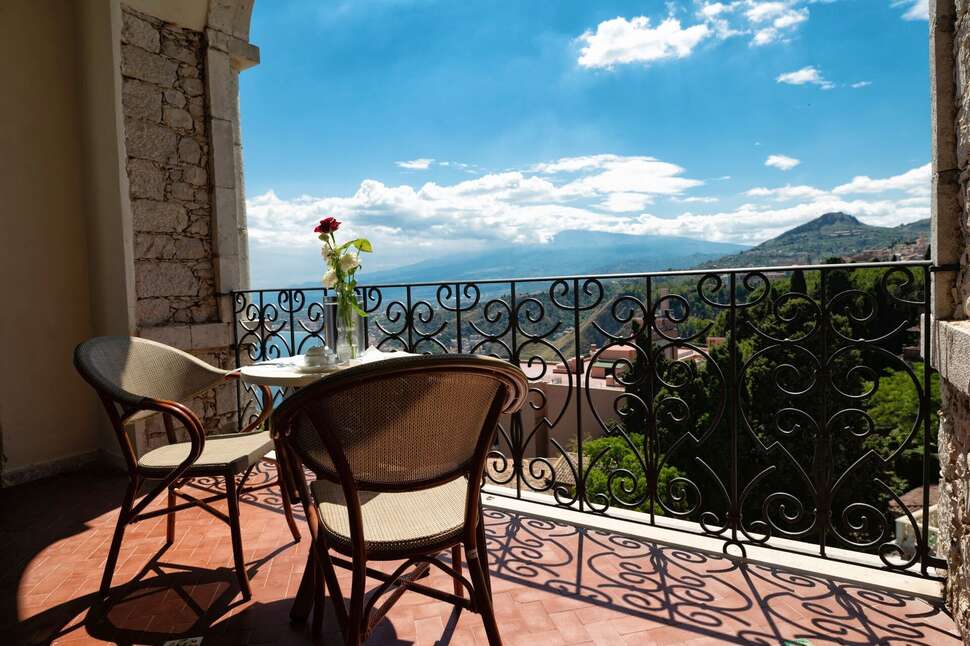 Een foto van het terras bij Taormina Park Hotel