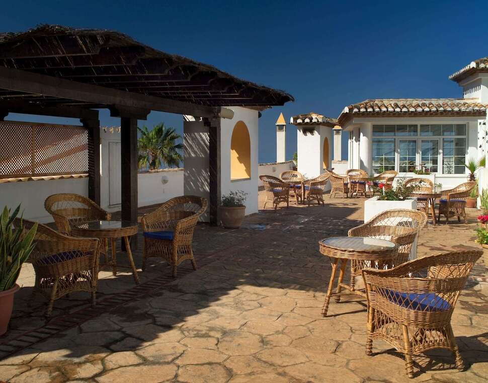Een foto van het terras bij Sol Los Fenicios