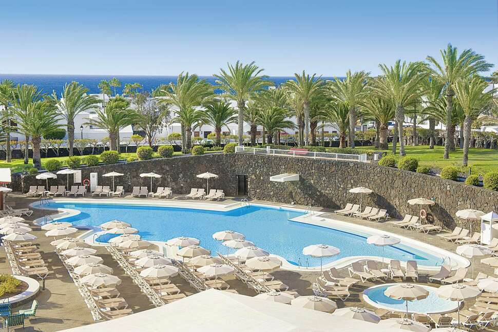 Een foto van het zwembad bij Relaxia Olivina Lanzarote