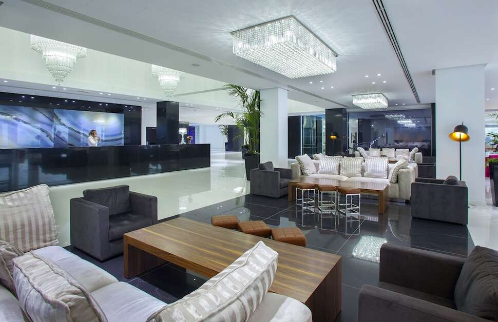 Ein Foto von den Einrichtungen im The King Evelthon Beach Hotel & Resort