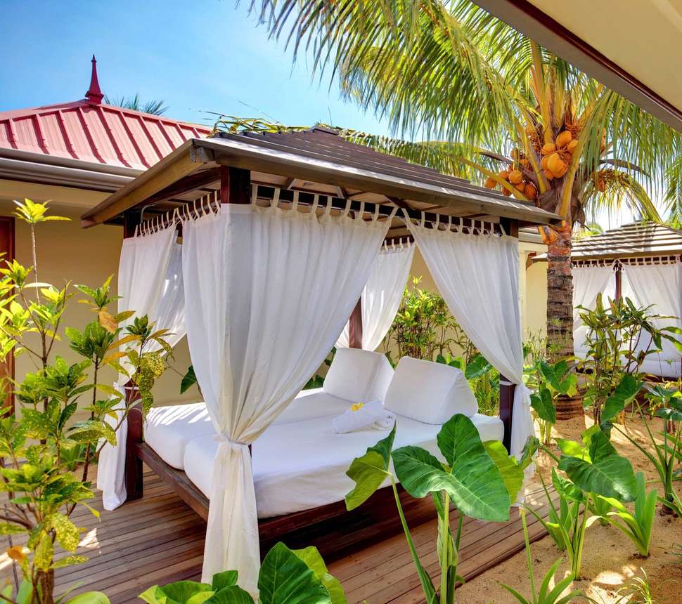 Een foto van het terras bij Tamassa Resort