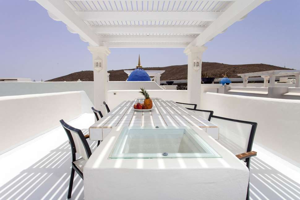 Een foto van het terras bij Villas & Clubs Bahiazul