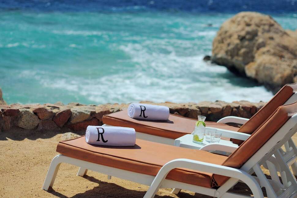 Ein Foto vom Strand beim Renaissance Golden View Beach Resort