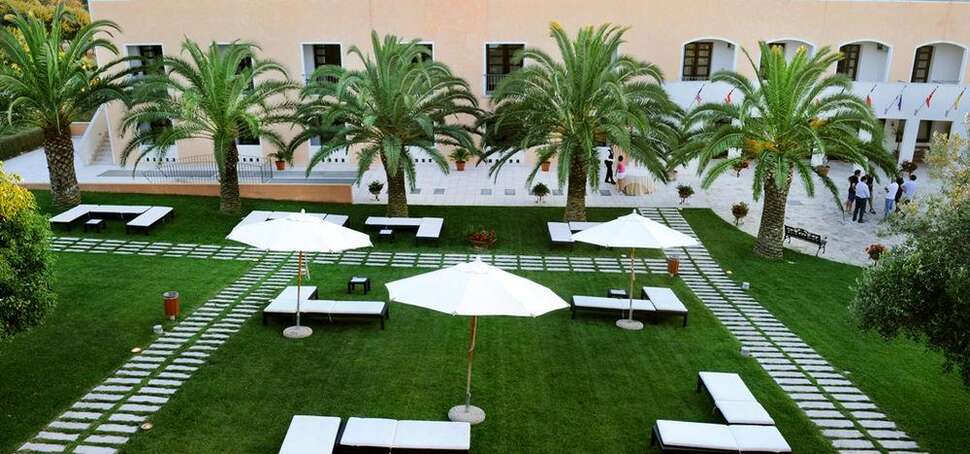 Een foto van het terras bij Gallipoli Resort