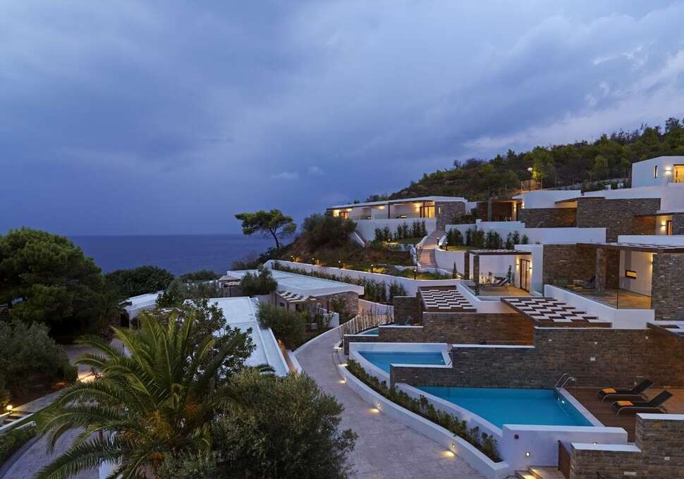 Een foto van de buitenkant van Wyndham Loutraki Poseidon Resort