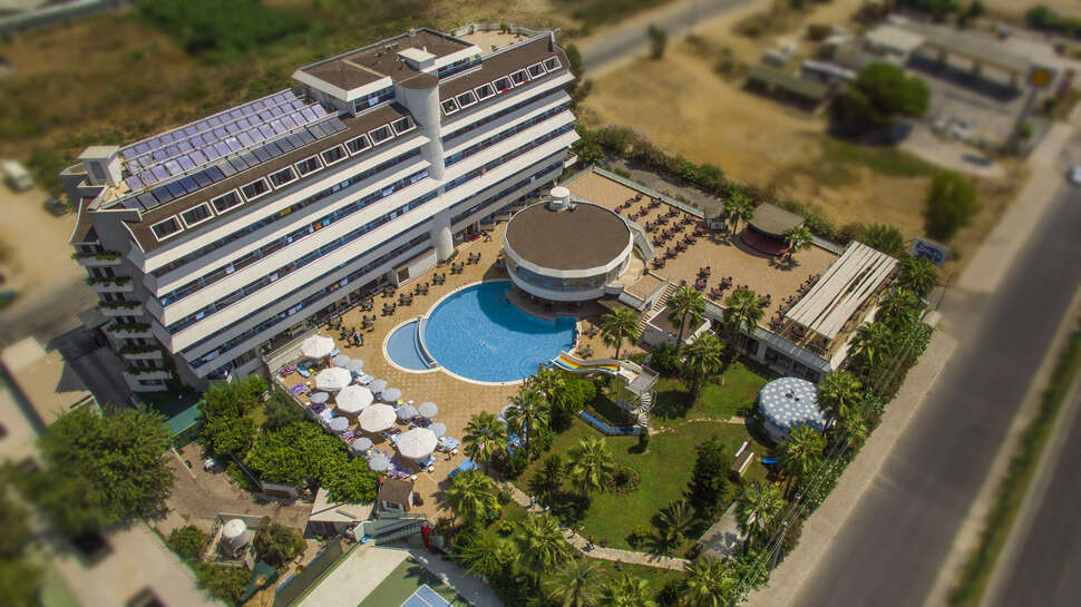 Een foto van het zwembad bij Hotel Drita