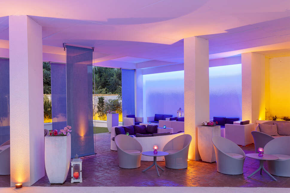 Een foto van het terras bij Hotel Beverly Park & Spa