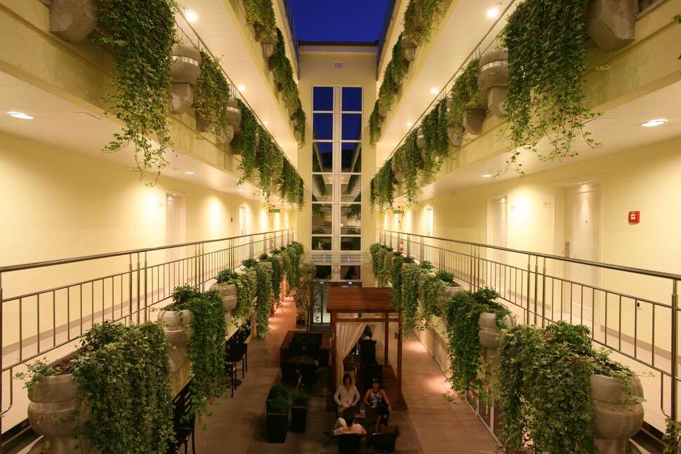 Een foto van het terras bij Valamar Atrium Baska Residence