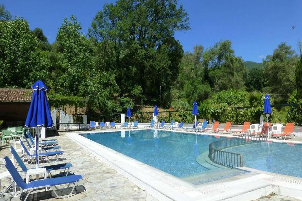 Ein Foto vom Pool im Ipsos Beach Hotel