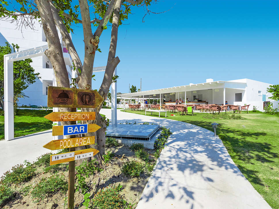 Een foto van het terras bij Stamos Hotel Faliraki