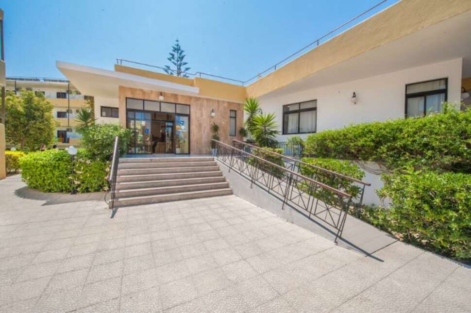 Een foto van de buitenkant van Aegean Bay Hotel