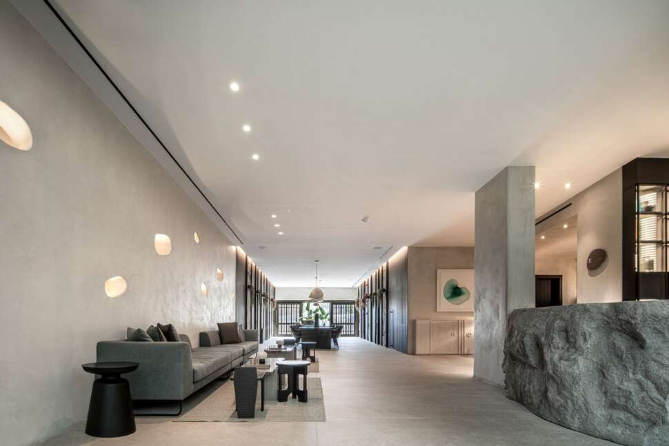 Een foto van het interieur van Aeonic Suites & Spa