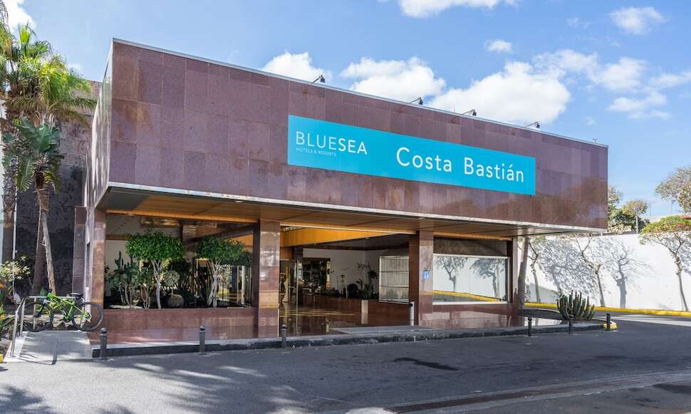 Een foto van de buitenkant van Blue Sea Costa Bastian