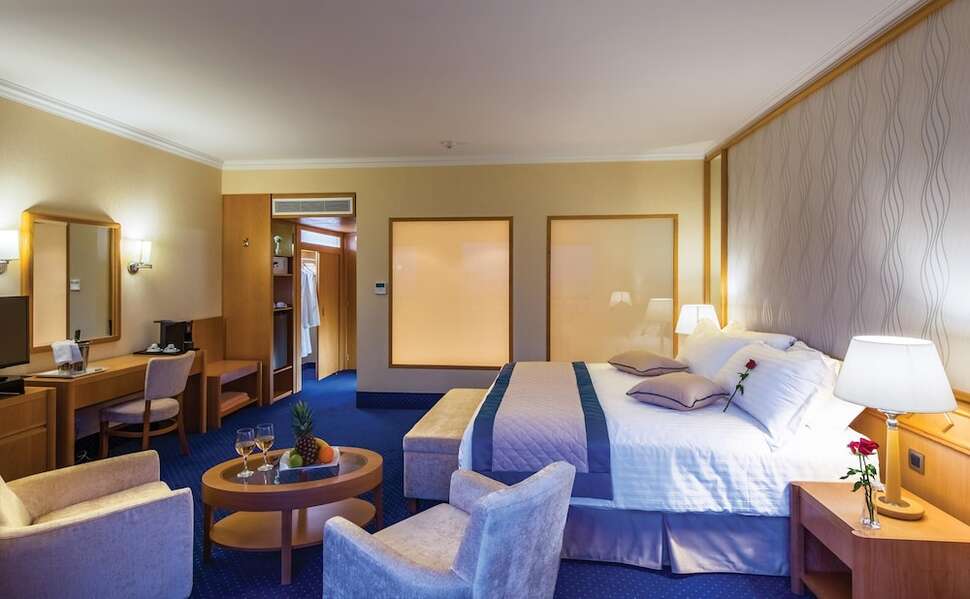 Een foto van Constantinou Bros Athena Royal Beach Hotel