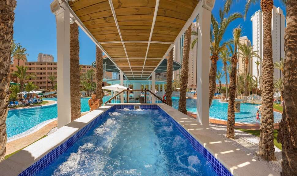Een foto van het zwembad bij Magic Tropical Splash Aparthotel
