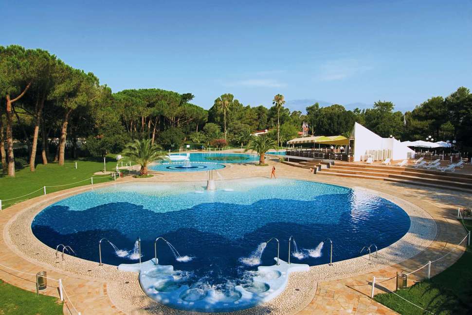 Een foto van het zwembad bij Camping Villaggio Baia Domizia