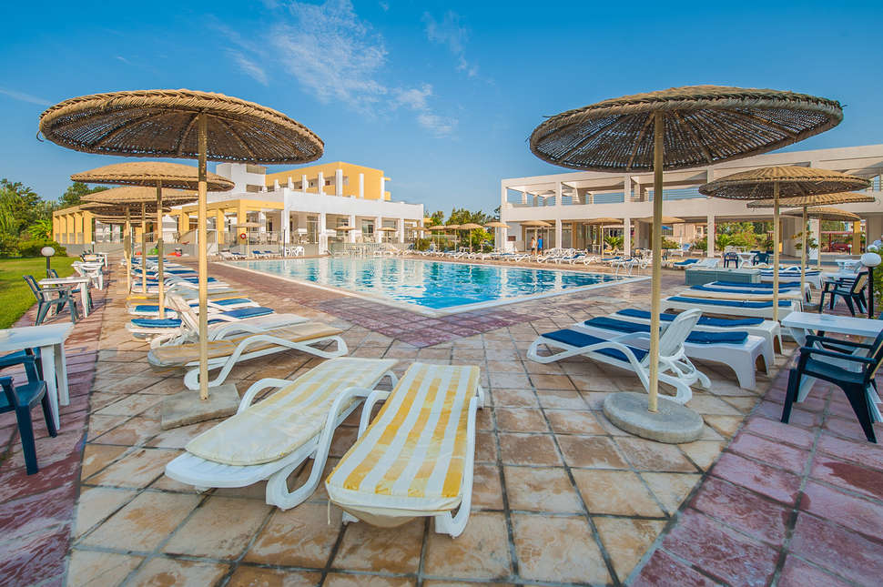Een foto van het zwembad bij Aegean Bay Hotel