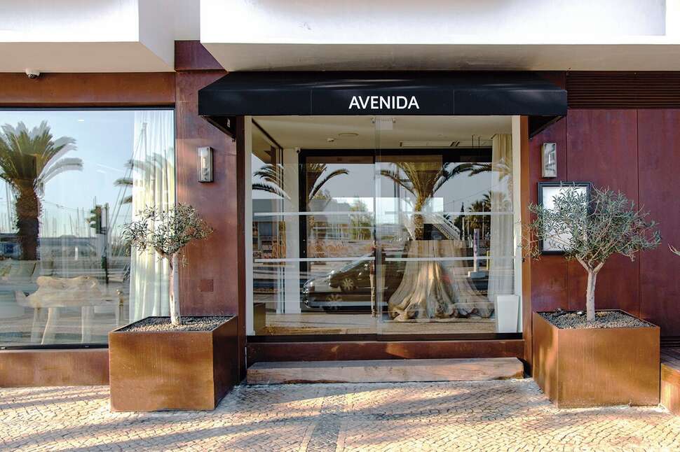 Een foto van de buitenkant van Lagos Avenida Hotel
