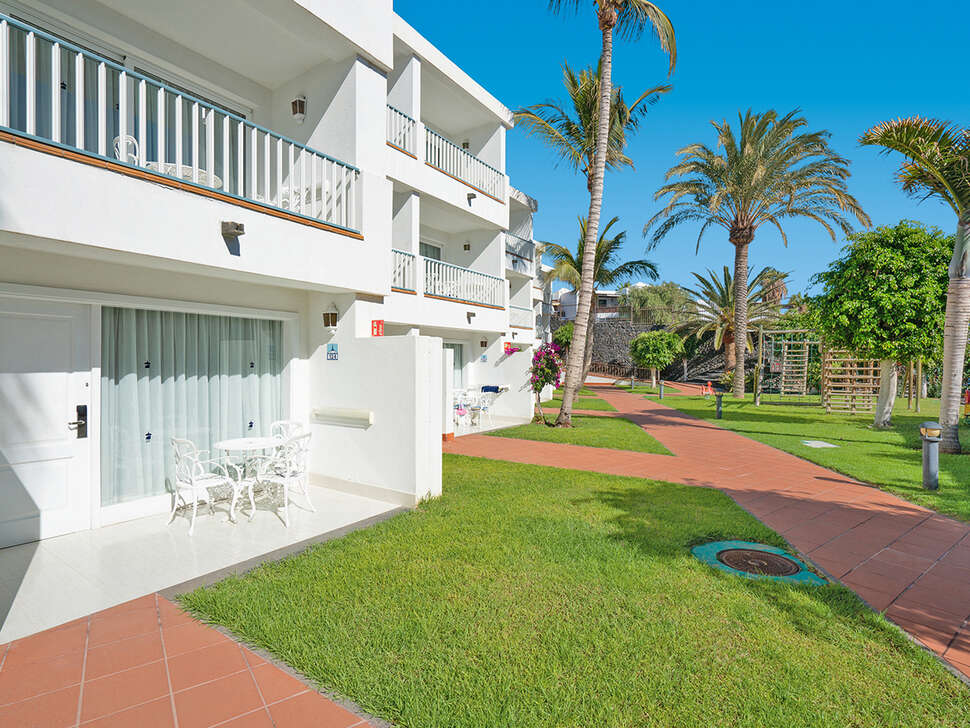 Een foto van het terras bij Appartementen Fariones