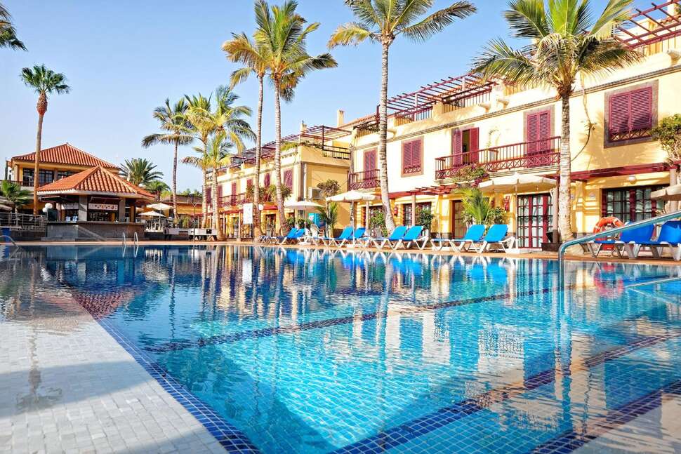 Een foto van het zwembad bij Maspalomas Oasis Club