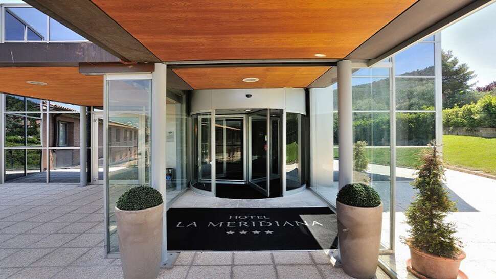 Een foto van de buitenkant van Hotel La Meridiana