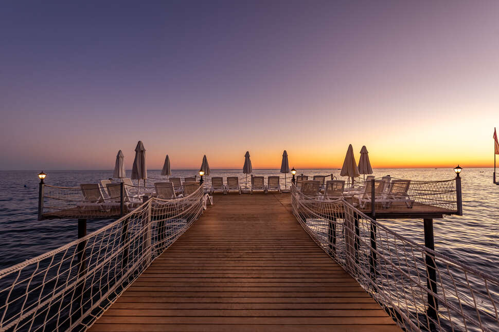 Een foto van het strand bij White City Beach Hotel