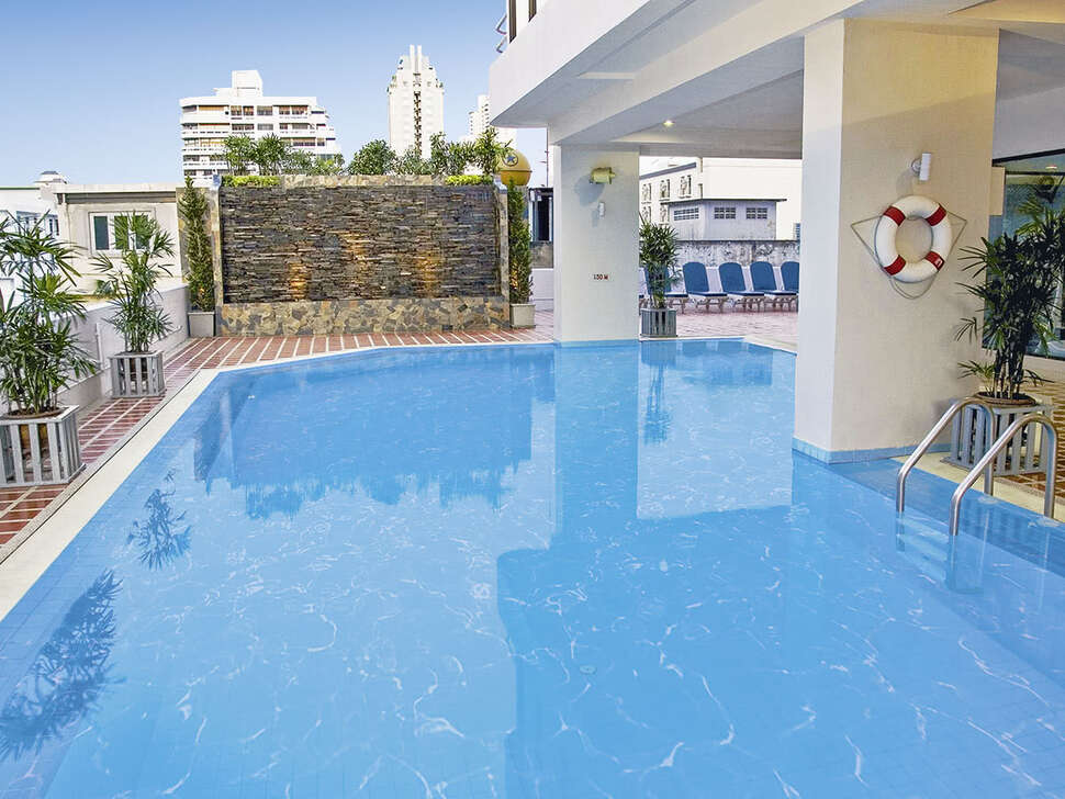 Ein Foto vom Pool im Tai Pan Hotel