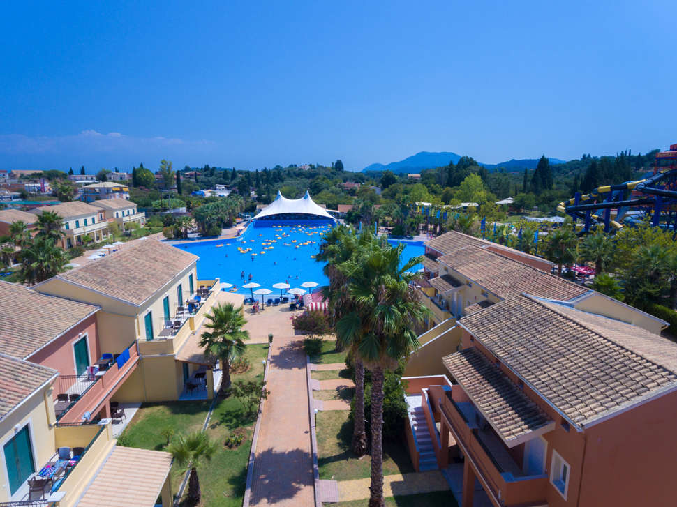 Een foto van het zwembad bij Aqualand Resort
