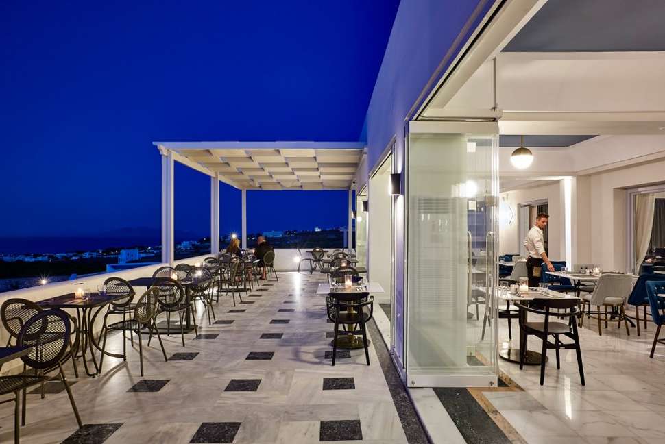Een foto van het terras bij De Sol Hotel & Spa