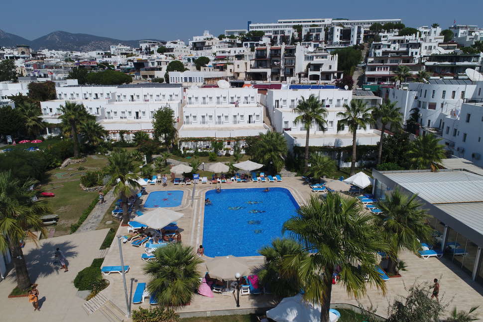 Een foto van het zwembad bij Nagi Beach Hotel