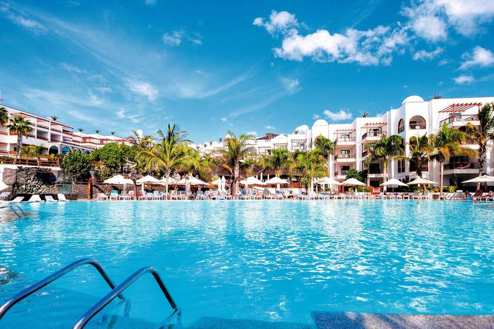 Een foto van het zwembad bij Princesa Yaiza Suite Hotel Resort