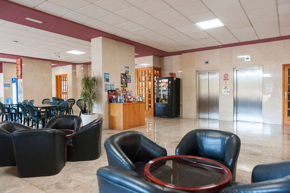 Een foto van het interieur van Aparthotel La Era Park