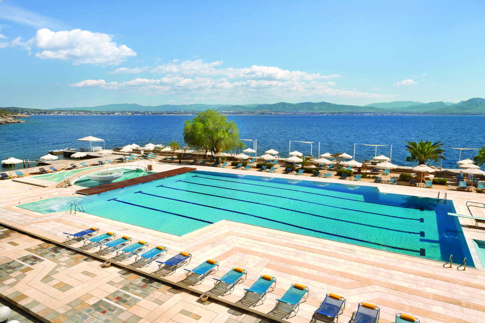 Een foto van een overzicht van Ramada by Wyndham Loutraki Poseidon Resort