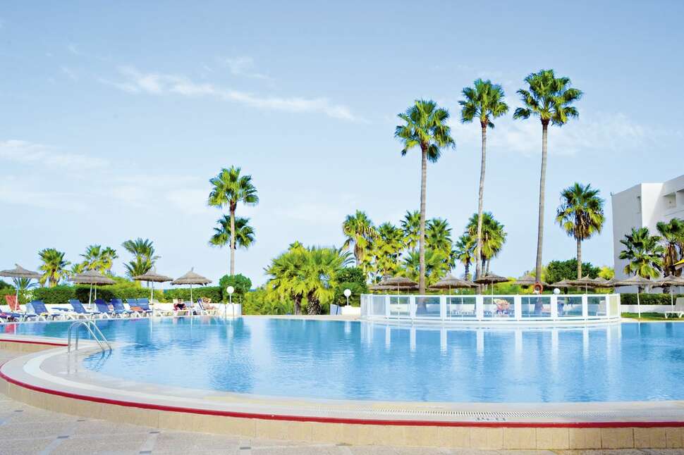 Een foto van het zwembad bij Hotel Club Tropicana & Spa