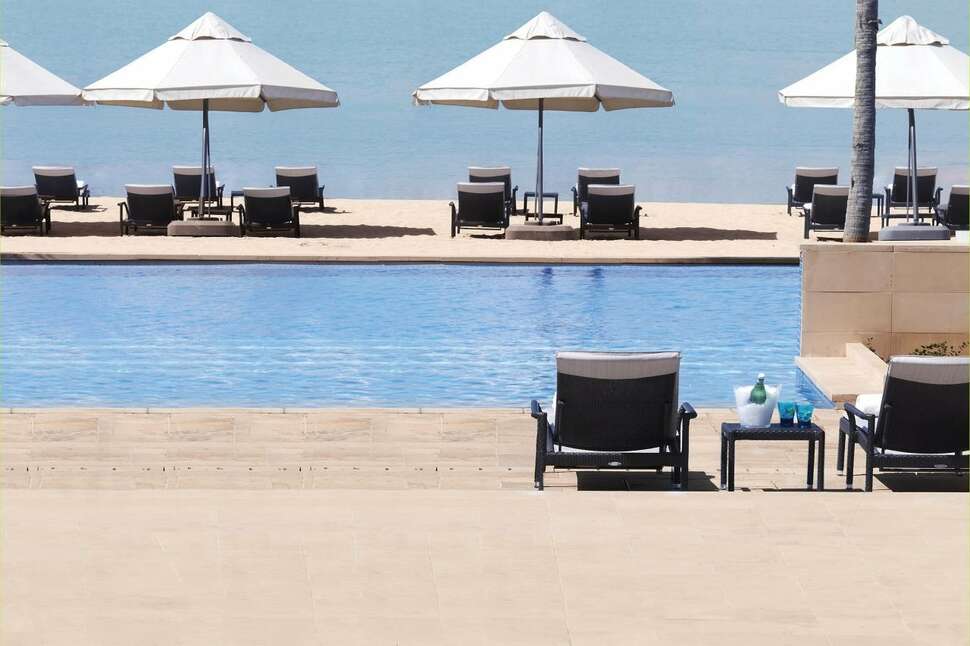 Ein Foto vom Pool im Fairmont Bab Al Bahr