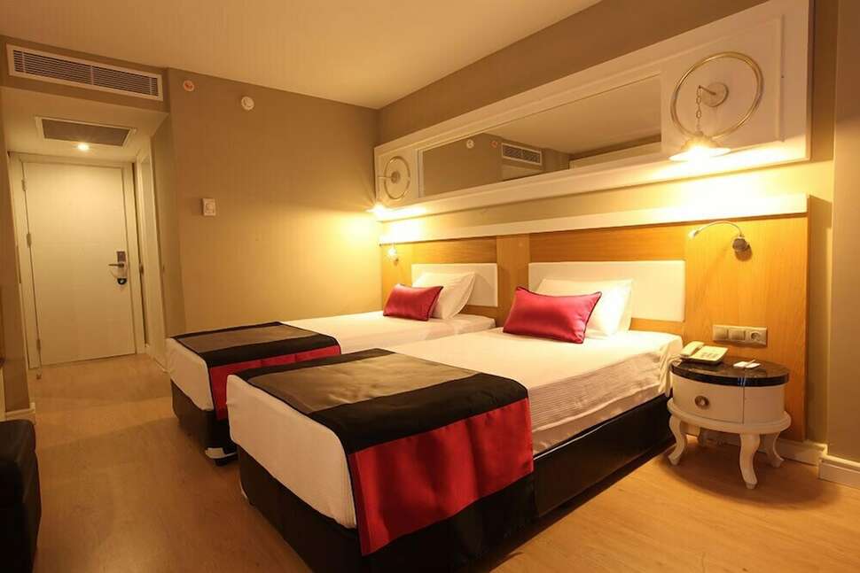 Ein Foto Serenis Hotel