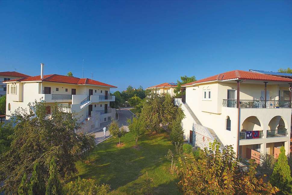 Een foto van de buitenkant van Portes Beach Hotel