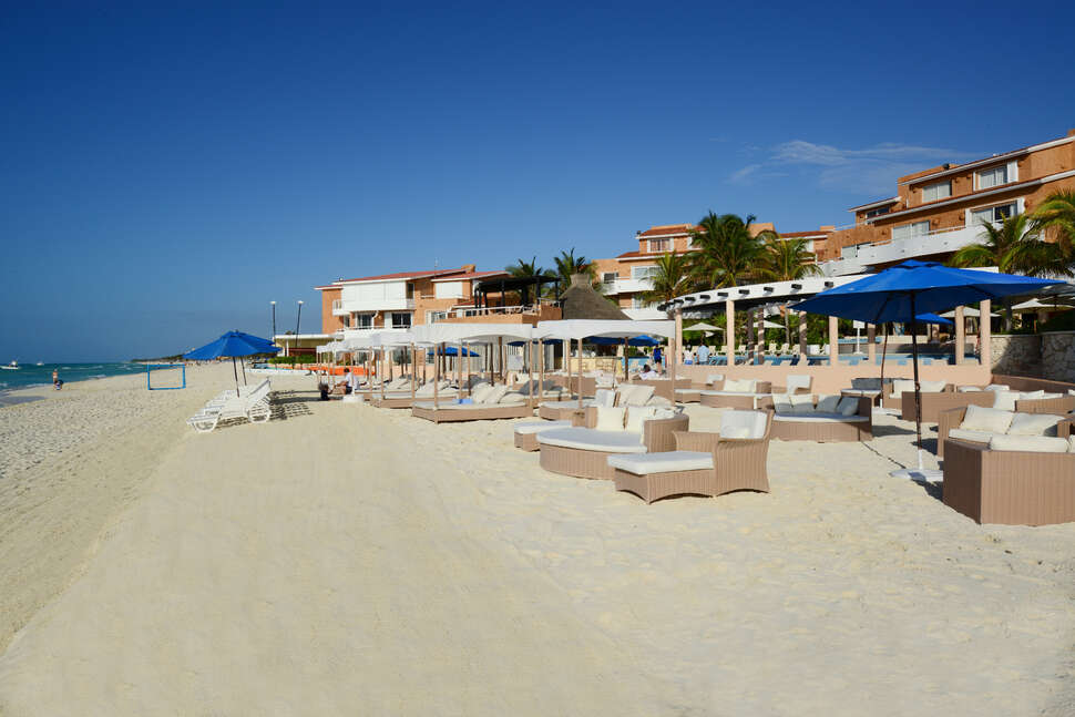 Ein Foto vom Strand beim Sunset Fishermen Beach Resort